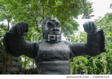 Big smiling King Kong statue in outdoor forest park 106696324