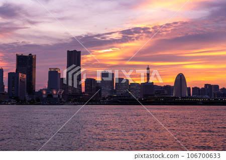 [Kanagawa Prefecture] Yokohama Minato Mirai scenery and sunset 106700633