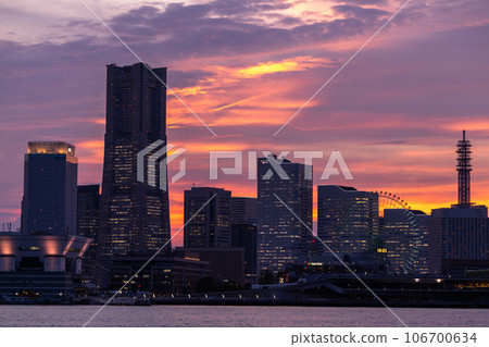 [Kanagawa Prefecture] Yokohama Minato Mirai scenery and sunset 106700634