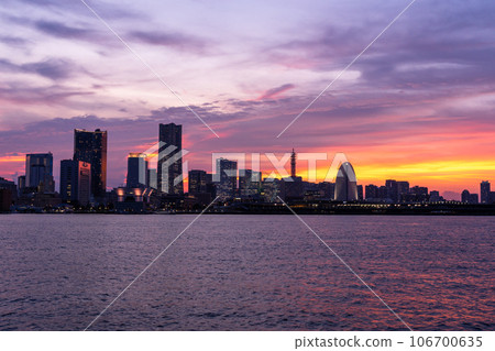 [Kanagawa Prefecture] Yokohama Minato Mirai scenery and sunset 106700635