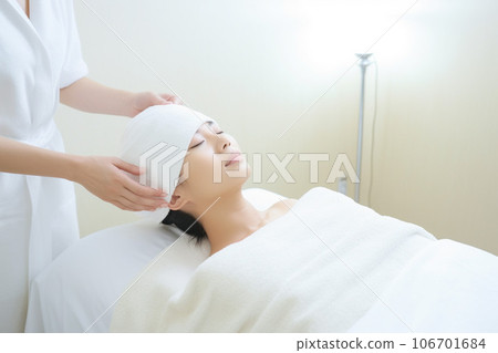 接受皮膚護理治療的女性的美容圖像“AI生成圖像” 接受皮膚護理治療的女性的美容圖像“AI生成圖像” 106701684