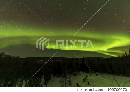 Aurora spreads across the Fairbanks sky Aurora spreads across the Fairbanks sky 106706670