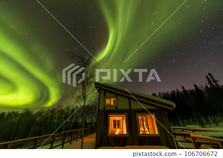 A curtain of aurora spreads overhead 106706672