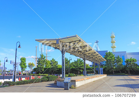 Yokohama City, scenery of the old Yokohama Port Station platform 106707299
