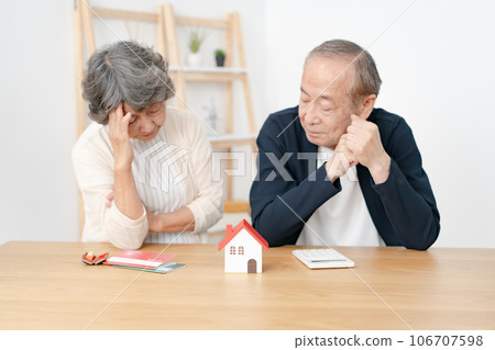 老夫婦擔心房地產房屋模型 106707598