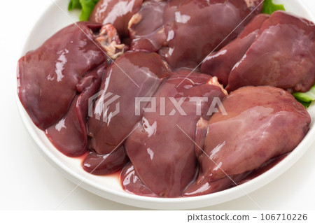 raw chicken liver 106710226