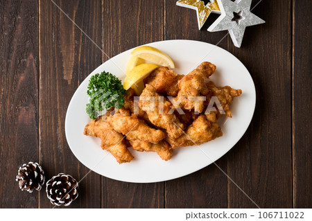 fried chicken wings 106711022