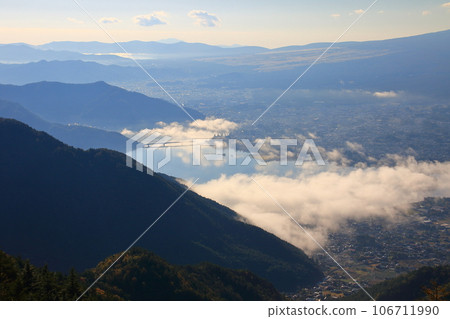Lake Kawaguchi in the morning mist overlooking the Misaka Mountains 106711990