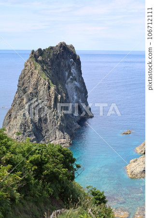 北海道積丹半島自駕游，沿著風景優美的道路徒步穿越積丹蔚藍的大海，伴隨著八月的清爽微風 106712111
