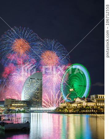 Yokohama_Spectacular view of the Minato Mirai Smart Festival fireworks display 106712558