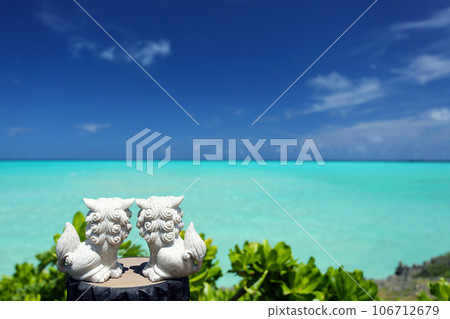 沖繩風獅眺望蔚藍的大海 106712679