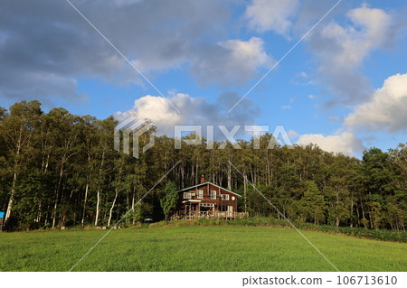 Enjoy summer car camping at Farm in Tonto in Bifuka Town, in the peaceful northern part of Hokkaido, and catch some in the soba fields. Enjoy summer car camping at Farm in Tonto in Bifuka Town, in the peaceful northern part of Hokkaido, and catch some in the soba fields. 106713610