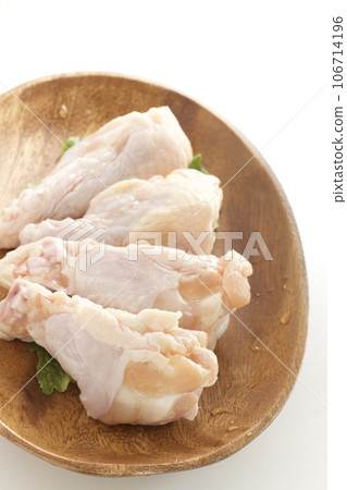 chicken wings 106714196