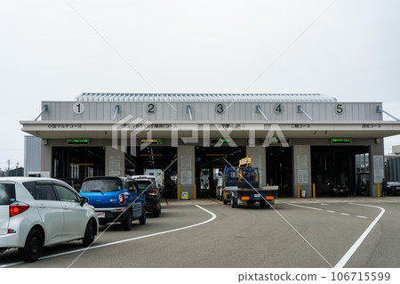 接受車輛檢驗的車輛隊列 | 車輛檢驗圖像 | 車輛檢驗車道 | 陸路交通局 | 交通局 106715599