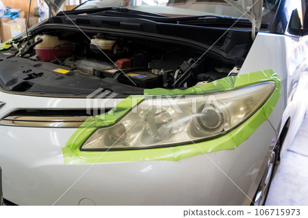 Polishing the yellowed and dirty headlights of an aging used car | Ensuring the amount of light during vehicle inspection | Maintenance image Polishing the yellowed and dirty headlights of an aging used car | Ensuring the amount of light during vehicle inspection | Maintenance image 106715973