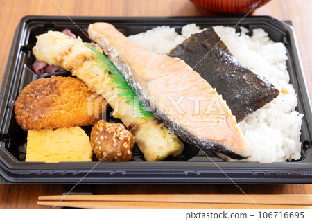 美味的海藻三文魚午餐 美味的海藻三文魚午餐 106716695