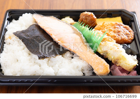 美味的海藻三文魚午餐 106716699