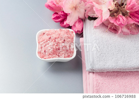 Spa composition with pink Himalayan salt. Spa composition with pink Himalayan salt. 106716988