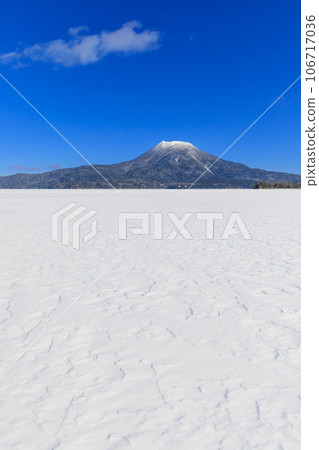 Hokkaido_Scenery of Lake Akan and Mt. Oakandake in midwinter Hokkaido_Scenery of Lake Akan and Mt. Oakandake in midwinter 106717036