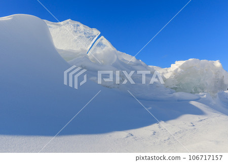 Hokkaido_Scenery of sacred crossing and snow patterns appearing on Lake Akan in midwinter Hokkaido_Scenery of sacred crossing and snow patterns appearing on Lake Akan in midwinter 106717157