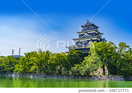 Hiroshima Castle is a flat castle built by Terumoto Mori in the delta area of the Ota River estuary [Scenery of Hiroshima City] 106717771