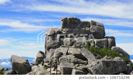 Gojo Rock, summit of Mt. Kinpu, Yamanashi Prefecture Gojo Rock, summit of Mt. Kinpu, Yamanashi Prefecture 106718296