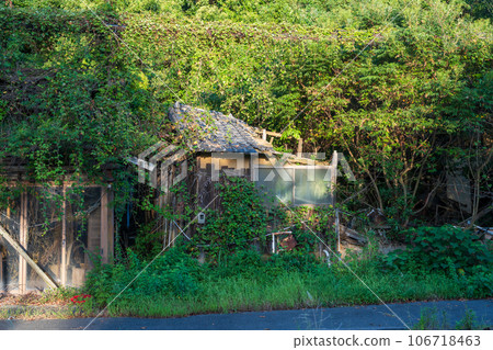 Old and very beautiful building in Yoshima, Kagawa Prefecture, Japan 106718463