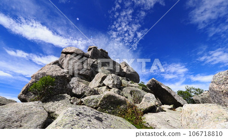 Gojo Rock, summit of Mt. Kinpu, Yamanashi Prefecture Gojo Rock, summit of Mt. Kinpu, Yamanashi Prefecture 106718810