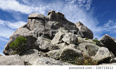 Gojo Rock, summit of Mt. Kinpu, Yamanashi Prefecture 106718812