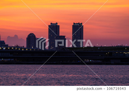 [Kanagawa Prefecture] Yokohama Minato Mirai scenery and sunset 106719343