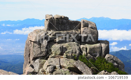 Gojo Rock, summit of Mt. Kinpu, Yamanashi Prefecture 106719539