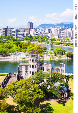 The Atomic Bomb Dome is a building that conveys the tragedy of the atomic bomb dropped on Hiroshima [Scenery of Hiroshima] 106719615