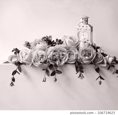 Bouquet of red roses on the table 106719625