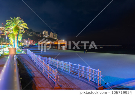 靜岡縣熱海市熱海度假區熱海陽光海灘夜景 靜岡縣熱海市熱海度假區熱海陽光海灘夜景 106719934