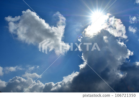 陽光穿過太陽和雲層 陽光穿過太陽和雲層 106721350