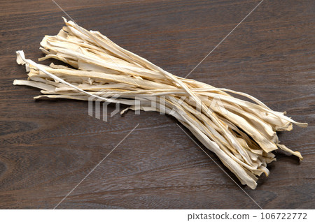 dried kanpyo 106722772