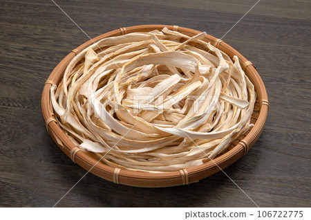 dried kanpyo 106722775