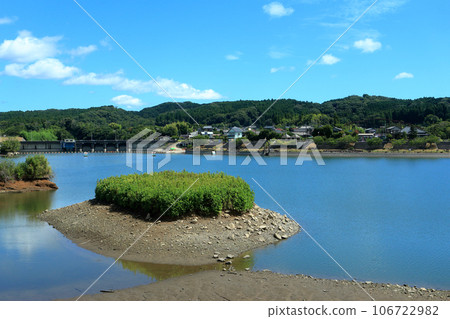 蓄水率下降的龜山湖(君津市) 蓄水率下降的龜山湖(君津市) 106722982