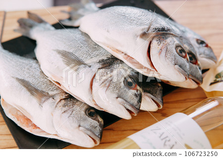Raw Dorado fish on a black plate. Cooking Dorado in a cooking class. Raw fish, close-up. Homemade food, cooking at home. 106723250