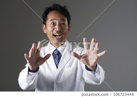 Surprised middle-aged doctor black background Surprised middle-aged doctor black background 106723448