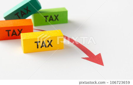 稅和向下箭頭帶回家金額減少稅 106723659