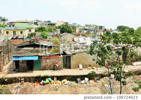 Slums in Hanoi, Vietnam 106724023