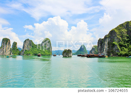 Halong Bay of Vietnam blue sky 106724035