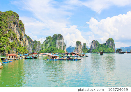 Halong Bay of Vietnam blue sky 106724039