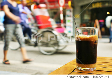 越南河內街角的越南咖啡 106724061