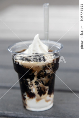 Coffee float 106724353