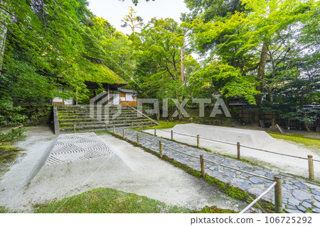 Honen-in Temple, thatched Sanmon gate and white sand mound “Shirasodan” (near Tetsugaku no Michi, Kyoto) Honen-in Temple, thatched Sanmon gate and white sand mound “Shirasodan” (near Tetsugaku no Michi, Kyoto) 106725292