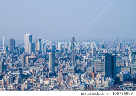 Tokyo cityscape in Japan, overlooking Ikebukuro's skyscrapers, tower apartments, Ministry of Defense, Yotsuya Station, etc. 106726999