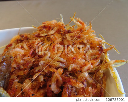 Crispy prawn fried prawn on rice 106727001