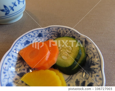 Small plate of three types of pickles 106727003
